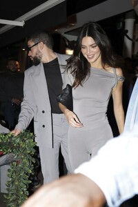 kendall-jenner-rocks-chic-khy-sueded-ensemble-in-paris-2.thumb.jpg.86363137673b35d5a078d87b1262d348.jpg
