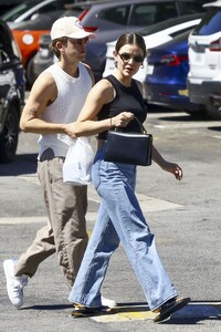 lucy-hale-leaving-the-tocaya-restaurant-in-studio-city-06-29-2024-3.jpg