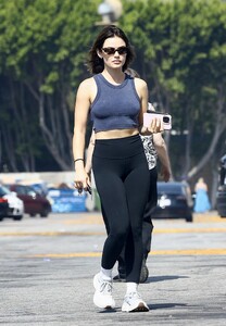 lucy-hale-shopping-at-a-cvs-in-studio-city-07-05-2024-1.jpg