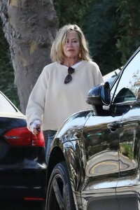 melanie-griffith-ou-in-los-angeles-12-02-2023-0.thumb.jpg.3356d52c5b2d01fd8cb740c1cc6a1a98.jpg