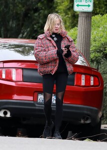 melanie-griffith-out-in-beverly-hills-01-09-2024-3.jpg