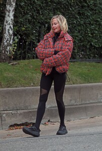 melanie-griffith-out-in-beverly-hills-01-09-2024-6.jpg