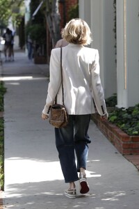 melanie-griffith-out-in-los-angeles-03-09-2024-5.jpg