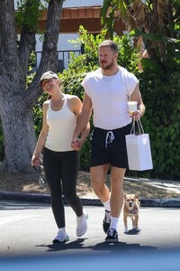 minka-kelly-and-dan-reynolds-take-a-stroll-in-los-angeles-07-26-2024-3.thumb.jpg.6d00f1680dd9363ea77d9d63525ed8a2.jpg
