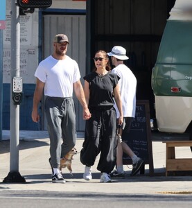 minka-kelly-in-casual-outfit-stroll-in-la-07-20-2024-6.jpg