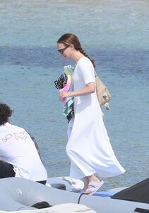 natalie-portman-in-a-white-summery-dress-in-mykonos-07-04-2024-0.jpg
