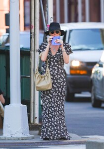 nicky-hilton-was-spotted-out-and-about-enjoying-a-walk-in-the-big-apple-05-07-2024-2.jpg
