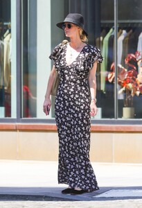 nicky-hilton-was-spotted-out-and-about-enjoying-a-walk-in-the-big-apple-05-07-2024-6.jpg