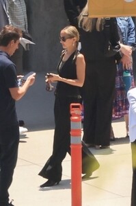 nicole-richie-leaving-her-son-sixth-grade-graduation-ceremony-in-la-06-12-2024-1.jpg