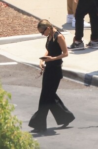 nicole-richie-leaving-her-son-sixth-grade-graduation-ceremony-in-la-06-12-2024-2.jpg