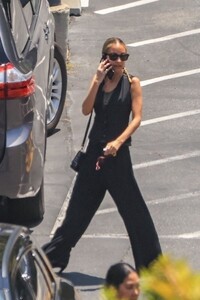 nicole-richie-leaving-her-son-sixth-grade-graduation-ceremony-in-la-06-12-2024-5.jpg
