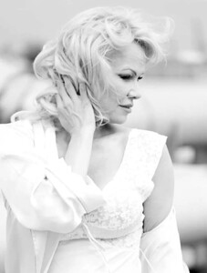 pamela-anderson-photoshoot-november-2023-12.jpg