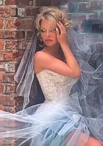 pamela-anderson-photoshoot-november-2023-5.jpg