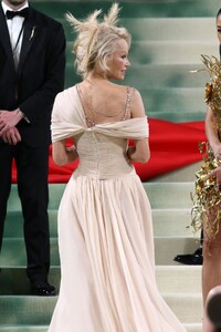 pamela-anderson-stuns-at-2024-met-gala-with-glamorous-makeover-2.jpg