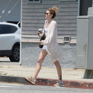 paris-jackson-street-style-los-angeles-07-16-2024-3.jpg