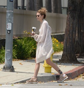 paris-jackson-street-style-los-angeles-07-16-2024-5.jpg