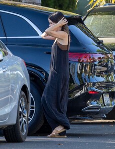 rachel-bilson-leaving-her-parents-home-in-la-07-21-2024-1.jpg