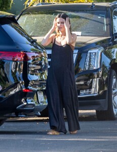 rachel-bilson-leaving-her-parents-home-in-la-07-21-2024-2.jpg