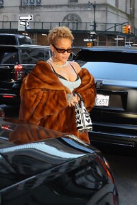 rihanna-dazzles-in-nyc-with-chic-curly-hair-and-bold-fashion-statement-2.jpg