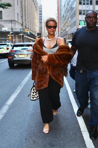rihanna-dazzles-in-nyc-with-chic-curly-hair-and-bold-fashion-statement-4.jpg