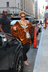 rihanna-dazzles-in-nyc-with-chic-curly-hair-and-bold-fashion-statement-5.jpg