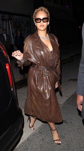 rihanna-s-effortless-glam-a-night-out-in-style-at-giorgio-baldi-9.jpg