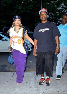 rihanna-s-nyc-street-style-where-hip-hop-meets-high-fashion-2.jpg