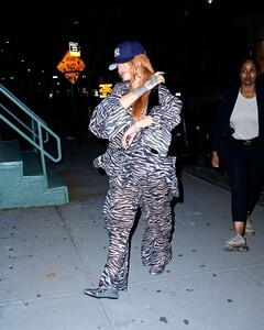 rihanna-s-wild-side-mastering-the-art-of-statement-streetwear-0.jpg