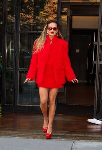 rita-ora-dressed-in-all-red-in-new-york-07-09-2024-1.jpg