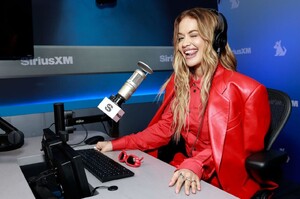 rita-ora-s-red-hot-radio-look-a-masterclass-in-monochrome-accessorizing-2.jpg