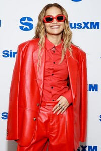 rita-ora-s-red-hot-radio-look-a-masterclass-in-monochrome-accessorizing-5.jpg