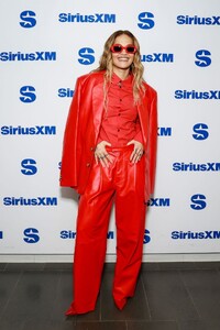 rita-ora-s-red-hot-radio-look-a-masterclass-in-monochrome-accessorizing-9.jpg