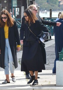 salma-hayek-and-zoe-saldana-out-in-venice-04-18-2024-6.jpg