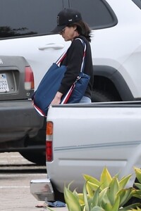 shannen-doherty-out-shopping-at-malibu-farmers-market-05-19-2024-0.jpg