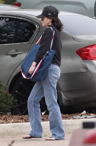 shannen-doherty-out-shopping-at-malibu-farmers-market-05-19-2024-3.jpg