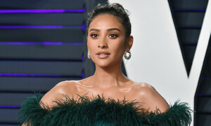 shay-mitchell.thumb.jpg.4e54976bfbf91060380038e5e974447b.jpg