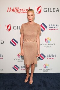 timeless-elegance-charlize-theron-s-chic-chloe-ensemble-steals-the-show-9.jpg