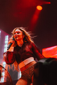 zara_larsson_bayside_2024_paoduell_18_53853913346_o.jpg