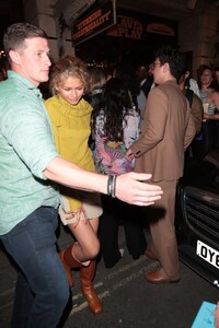 zendaya-slave-play-press-night-in-london-07-10-2024-2.jpg