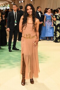 zoe-saldana-at-2024-met-gala-a-boho-chic-masterclass-6.jpg