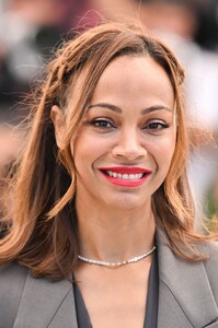 zoe-saldana-at-emilia-perez-photocall-at-cannes-film-festival-05-19-2024-6.jpg