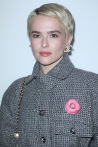 zoey-deutch-chanel-show-during-paris-fashion-week-03-05-2024-3.jpg