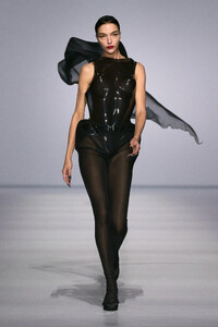00001-mugler-spring-2024-ready-to-wear-credit-gorunway.thumb.jpg.05e7a7eef046a807052305901cf2b800.jpg