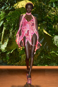 00002-roberto-cavalli-spring-2024-ready-to-wear-credit-gorunway.thumb.jpg.2754b73f161c1c8584737d1b96b7ef2a.jpg