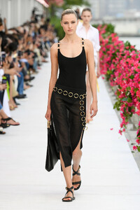 00006-michael-kors-collection-spring-2024-ready-to-wear-credit-gorunway.thumb.jpg.9f7bdfd9a4615327242fde2cd21d4789.jpg