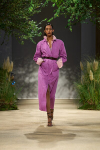 00010-max-mara-spring-2024-ready-to-wear-credit-gorunway.thumb.jpg.7e89ce4a9514eed73427b9b1b98df8d7.jpg