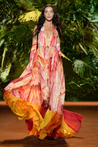 00010-roberto-cavalli-spring-2024-ready-to-wear-credit-gorunway.thumb.jpg.f701e56be2376181581b891d2141356d.jpg
