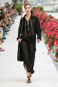 00013-michael-kors-collection-spring-2024-ready-to-wear-credit-gorunway.thumb.jpg.6c5a8f02d933ecb75145e1ea8ad3217c.jpg