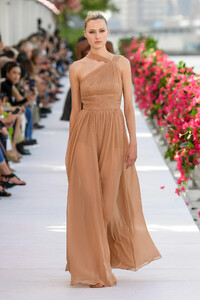 00063-michael-kors-collection-spring-2024-ready-to-wear-credit-gorunway.thumb.jpg.c0bf12dcb8af9f478ffc24b248b13425.jpg