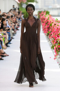 00065-michael-kors-collection-spring-2024-ready-to-wear-credit-gorunway.thumb.jpg.aa232e3522103c2a4b5bb691e34e71c4.jpg